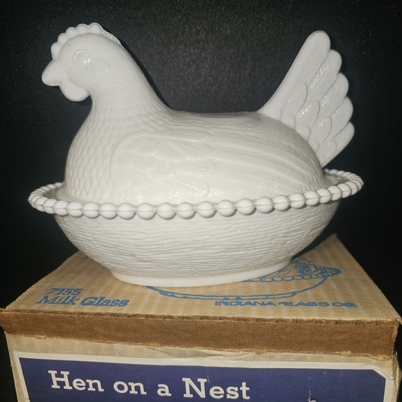 Indiana Glass White Milk Glass Hen on a Nest Covered Dish W/ Box - Picture 3 of 6